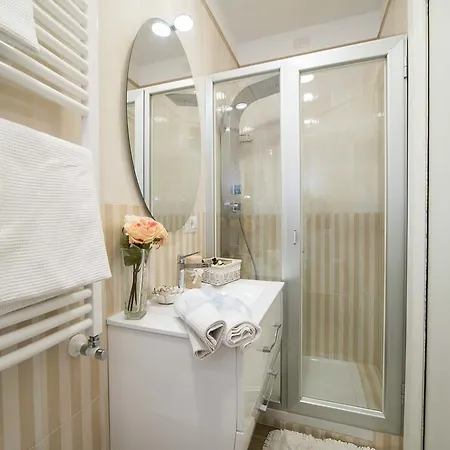 Bed & Breakfast Chic In Center 3*