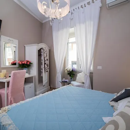 Couette-café Chic In Center